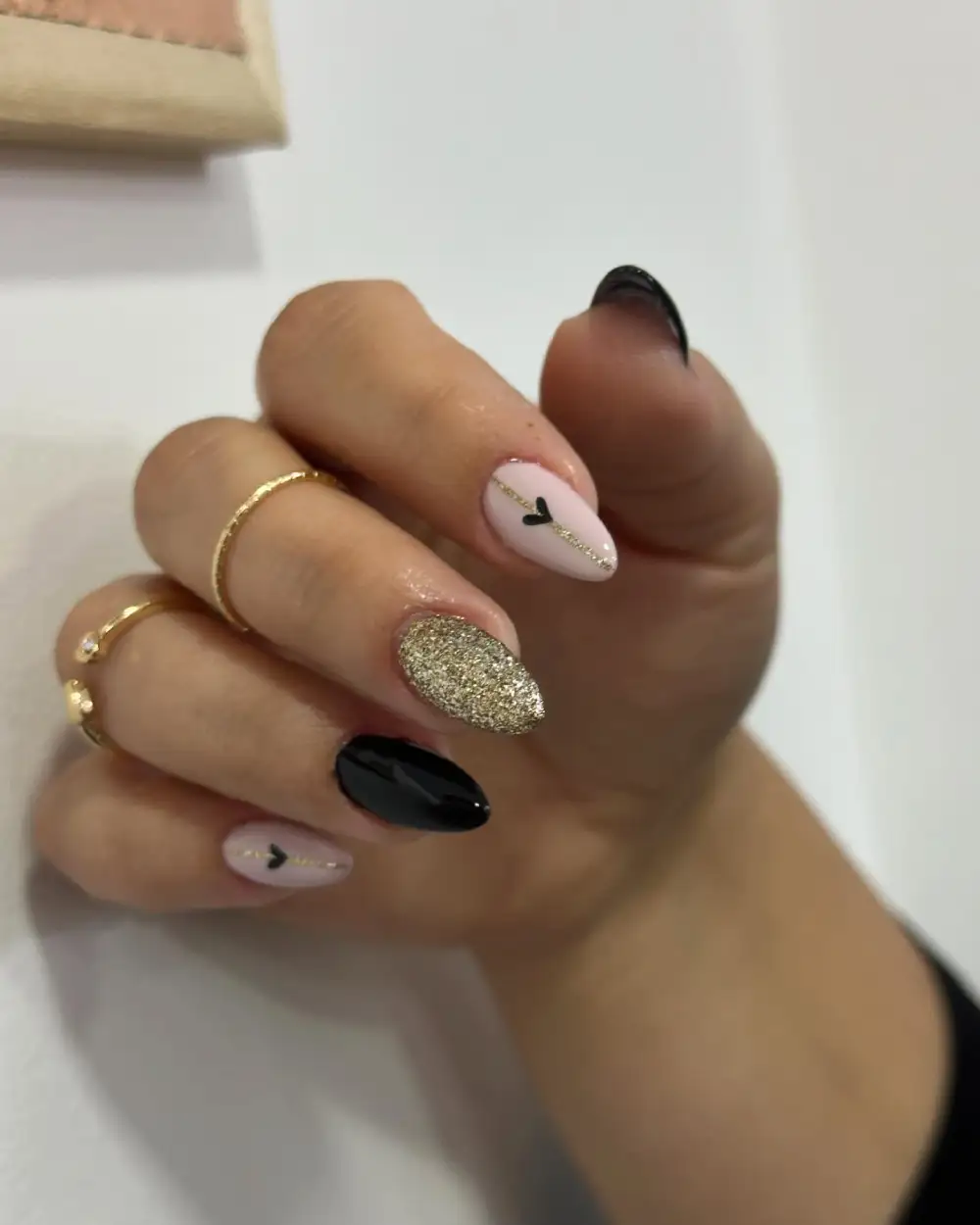 black valentines day nails