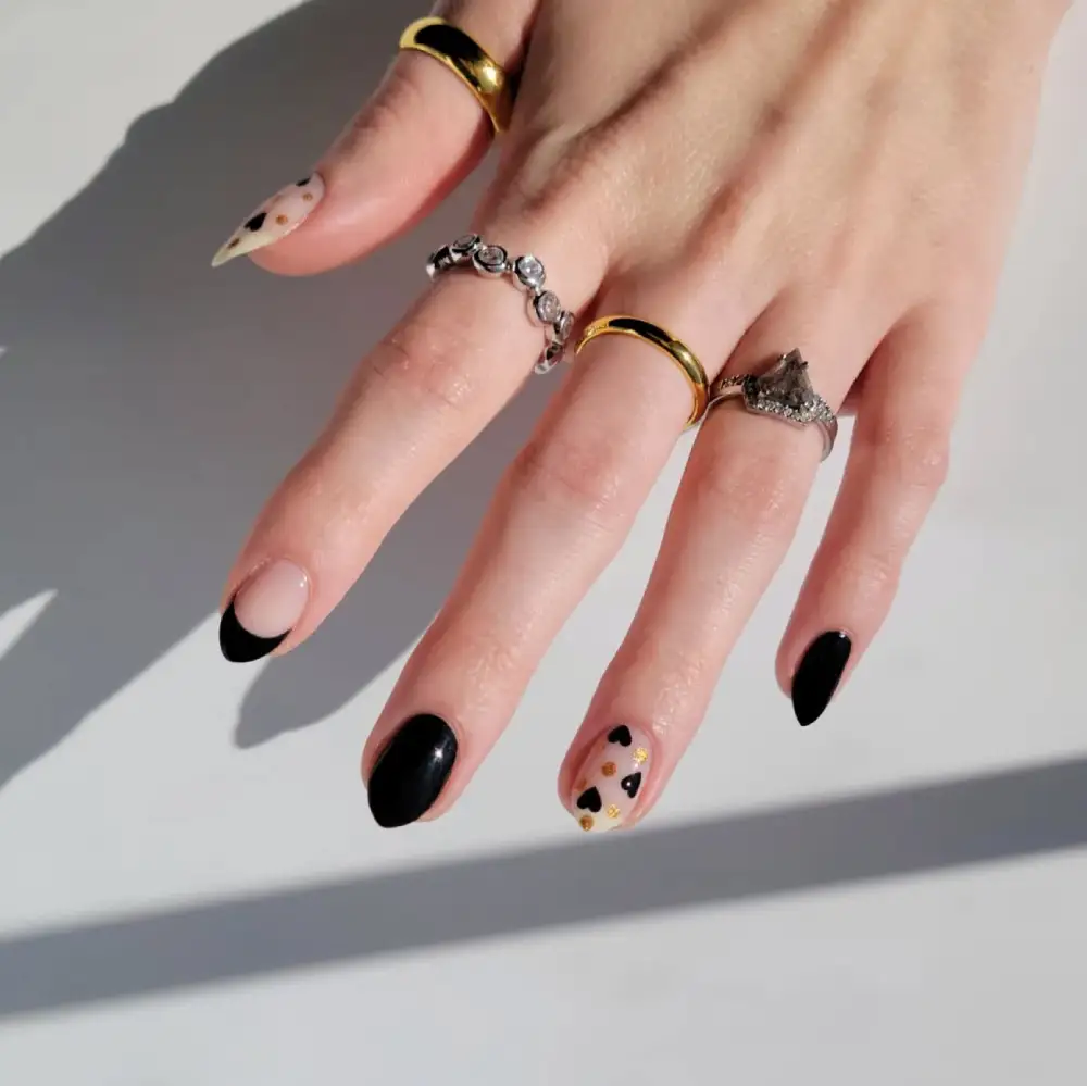 black valentines day nails