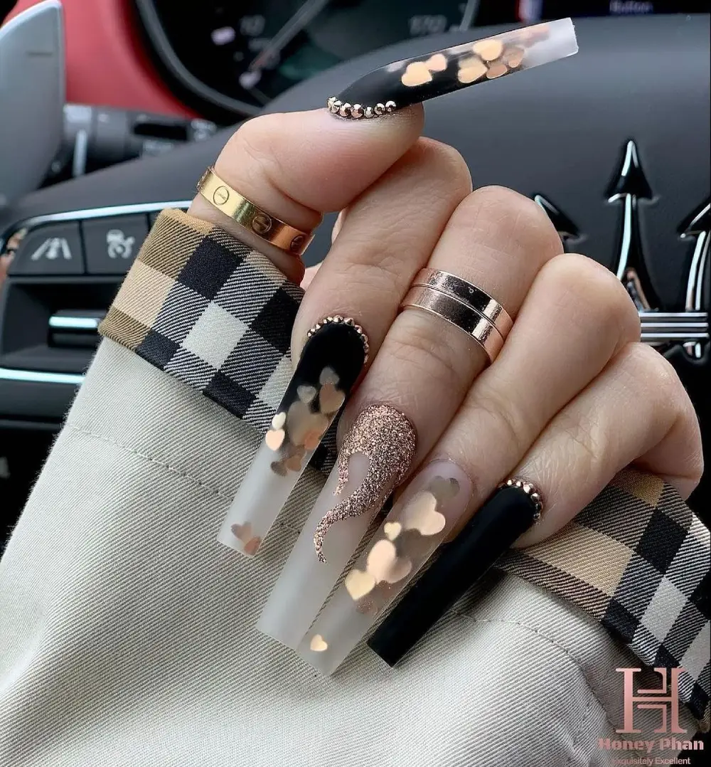 black valentines day nails