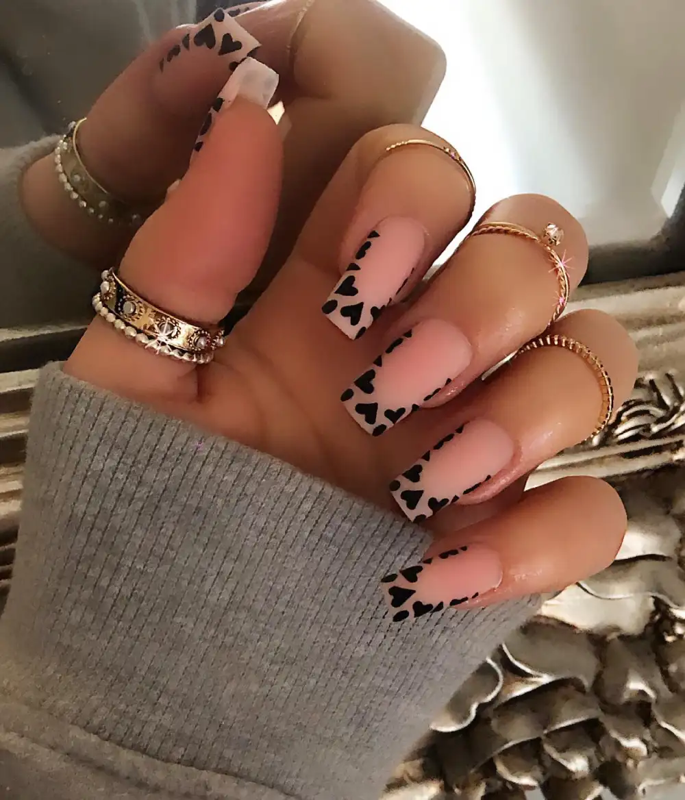 black valentines day nails