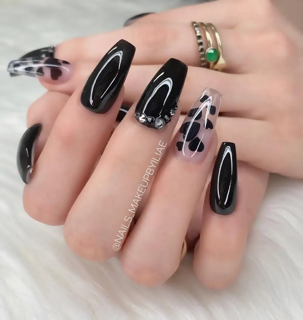 black valentines day nails