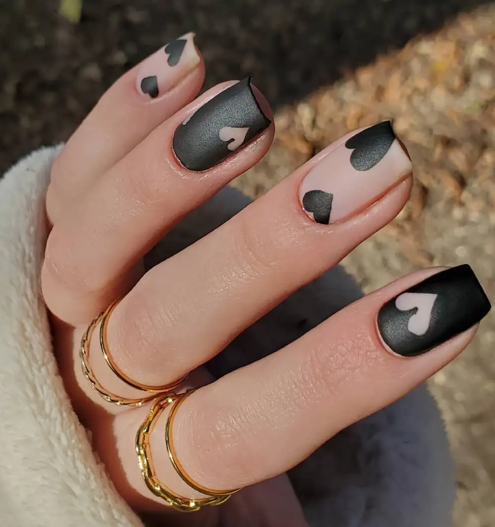 black valentines day nails