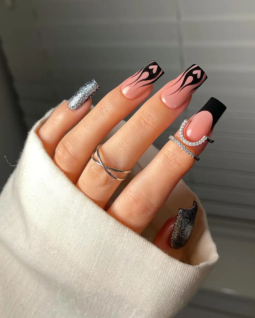 black valentines day nails