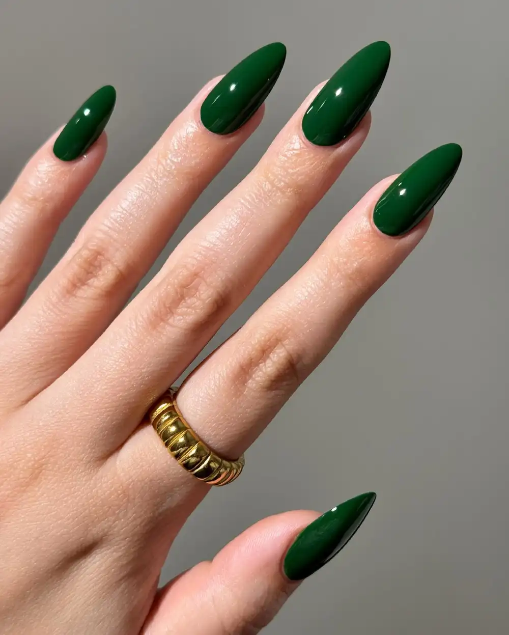 Dark green nails design