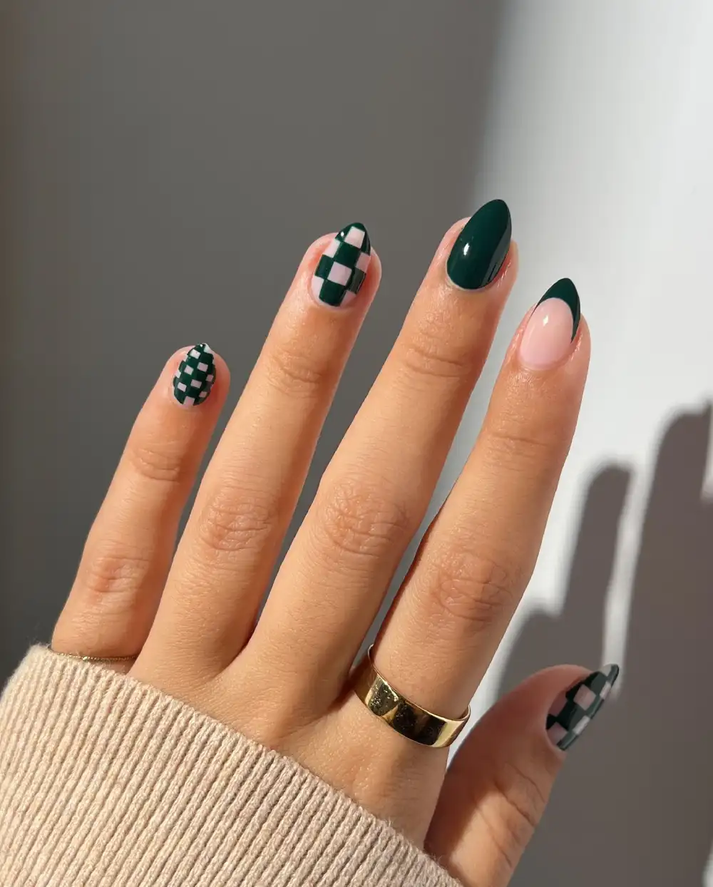 Dark green nails design