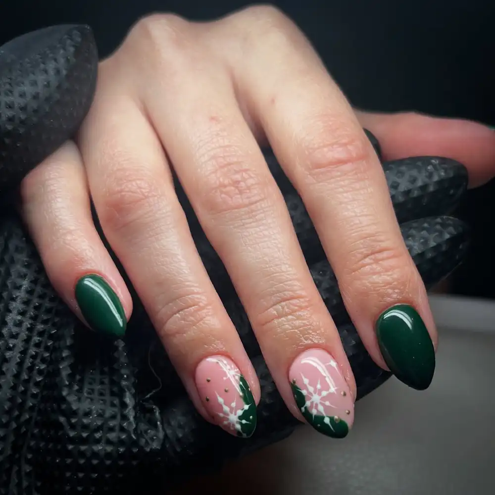 Dark green nails design