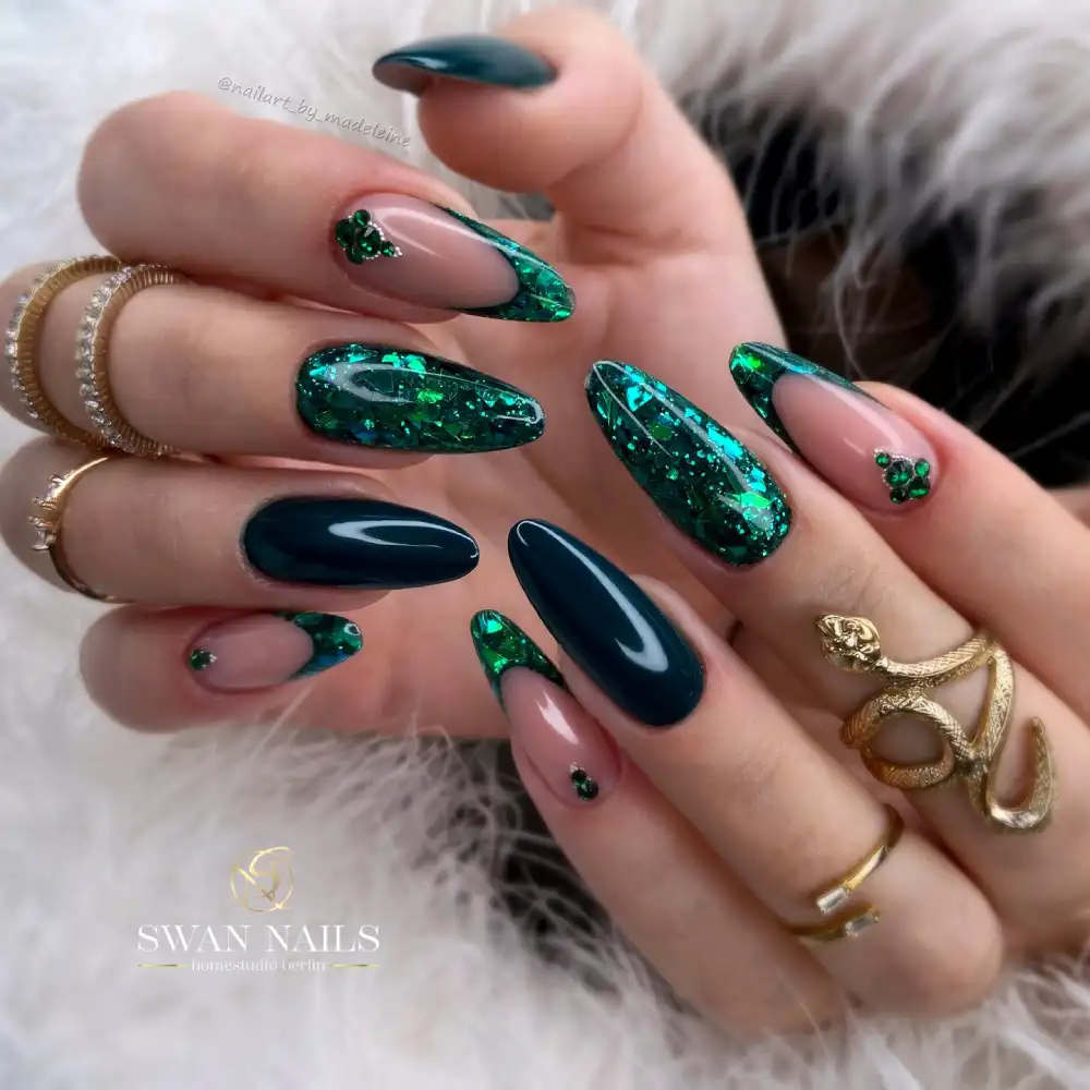 Dark green nails design