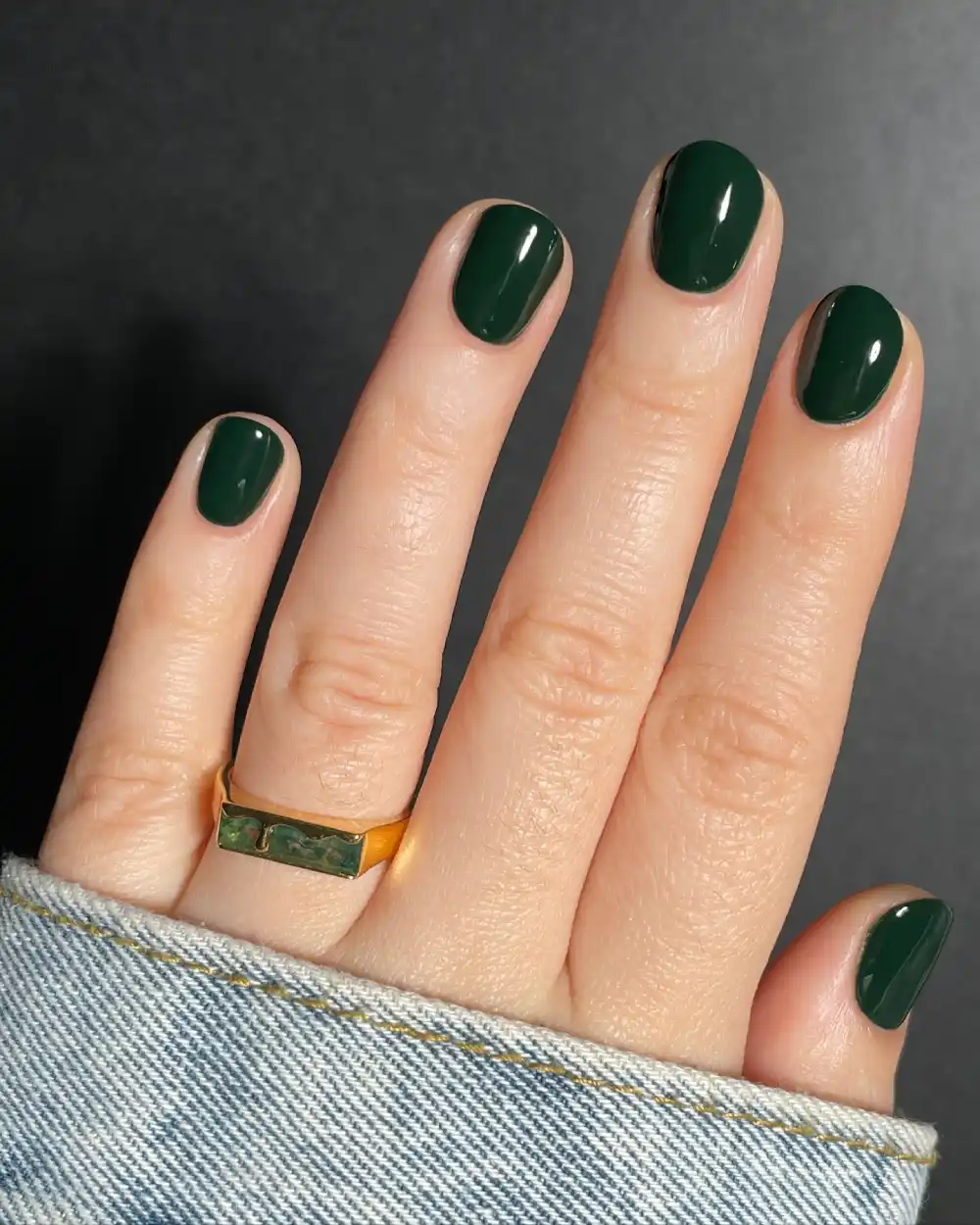 Dark green nails design