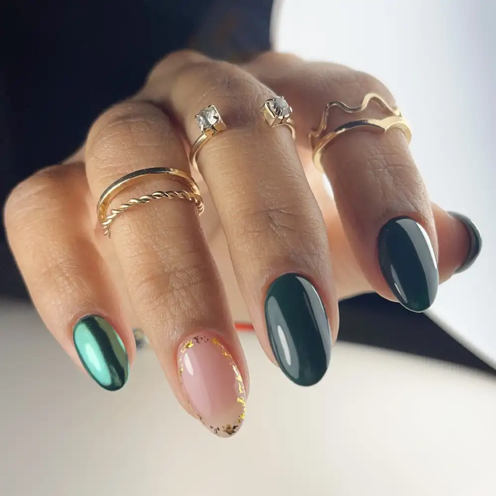 Dark green nails design