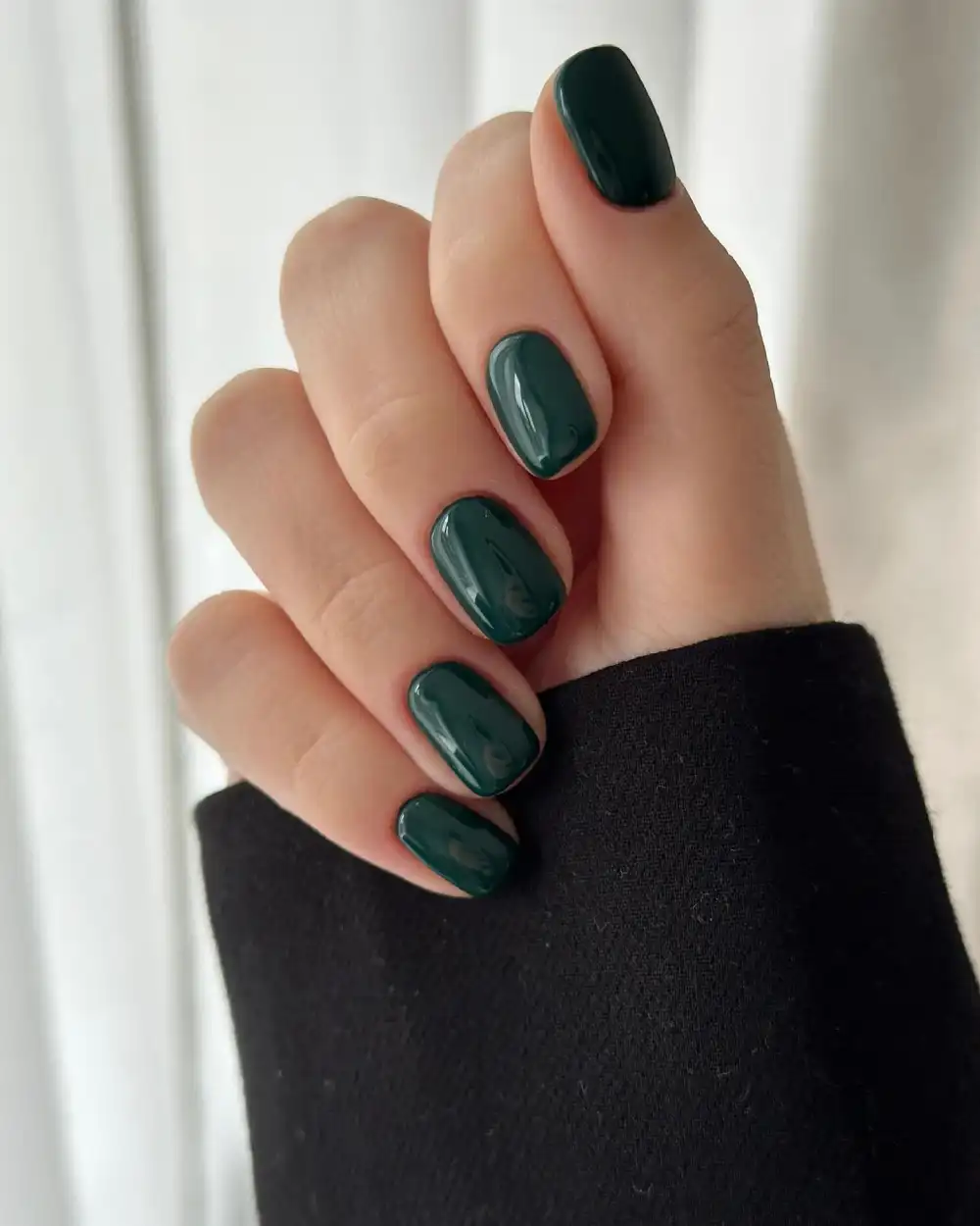 Dark green nails design