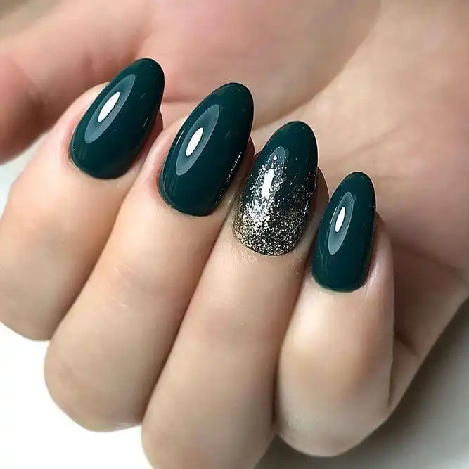 Dark green nails design