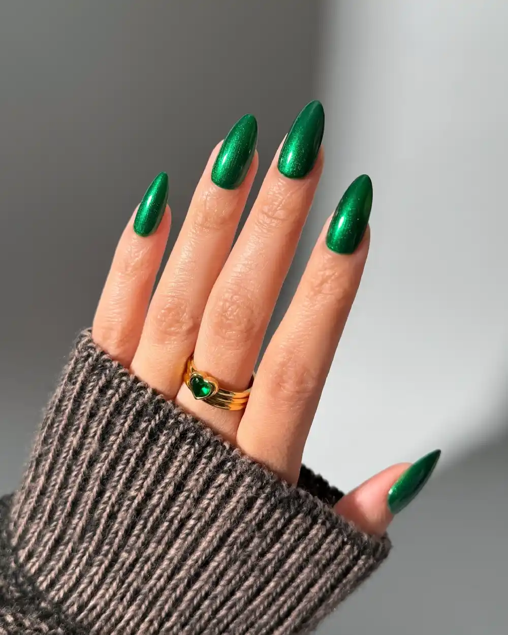 Dark green nails design