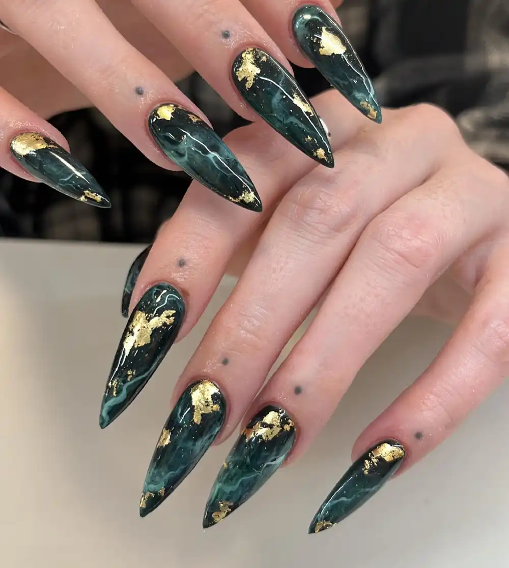 Dark green nails design