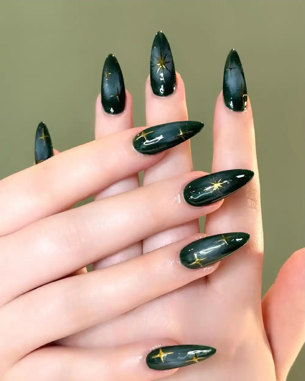 Dark green nails design