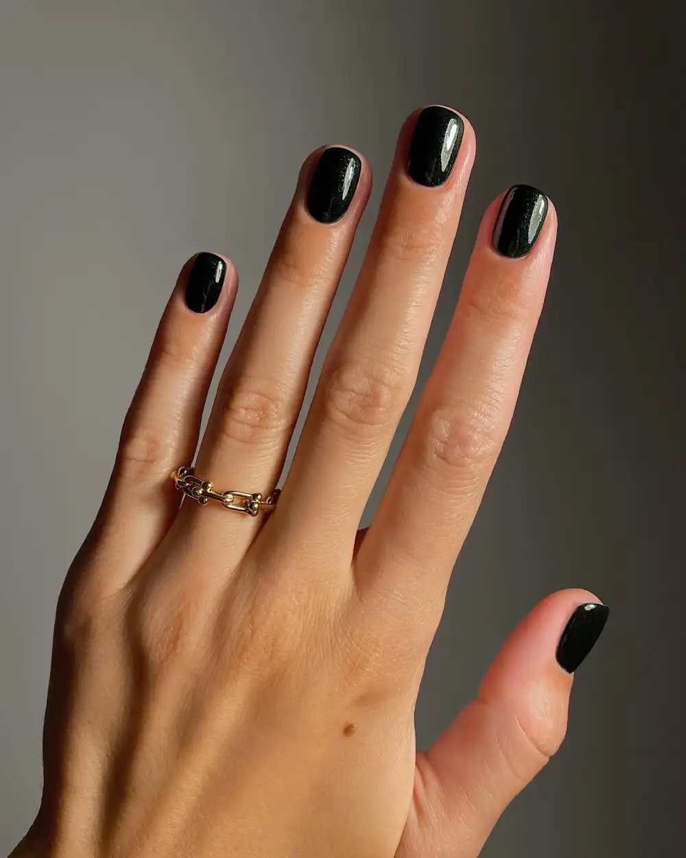 Dark green nails design