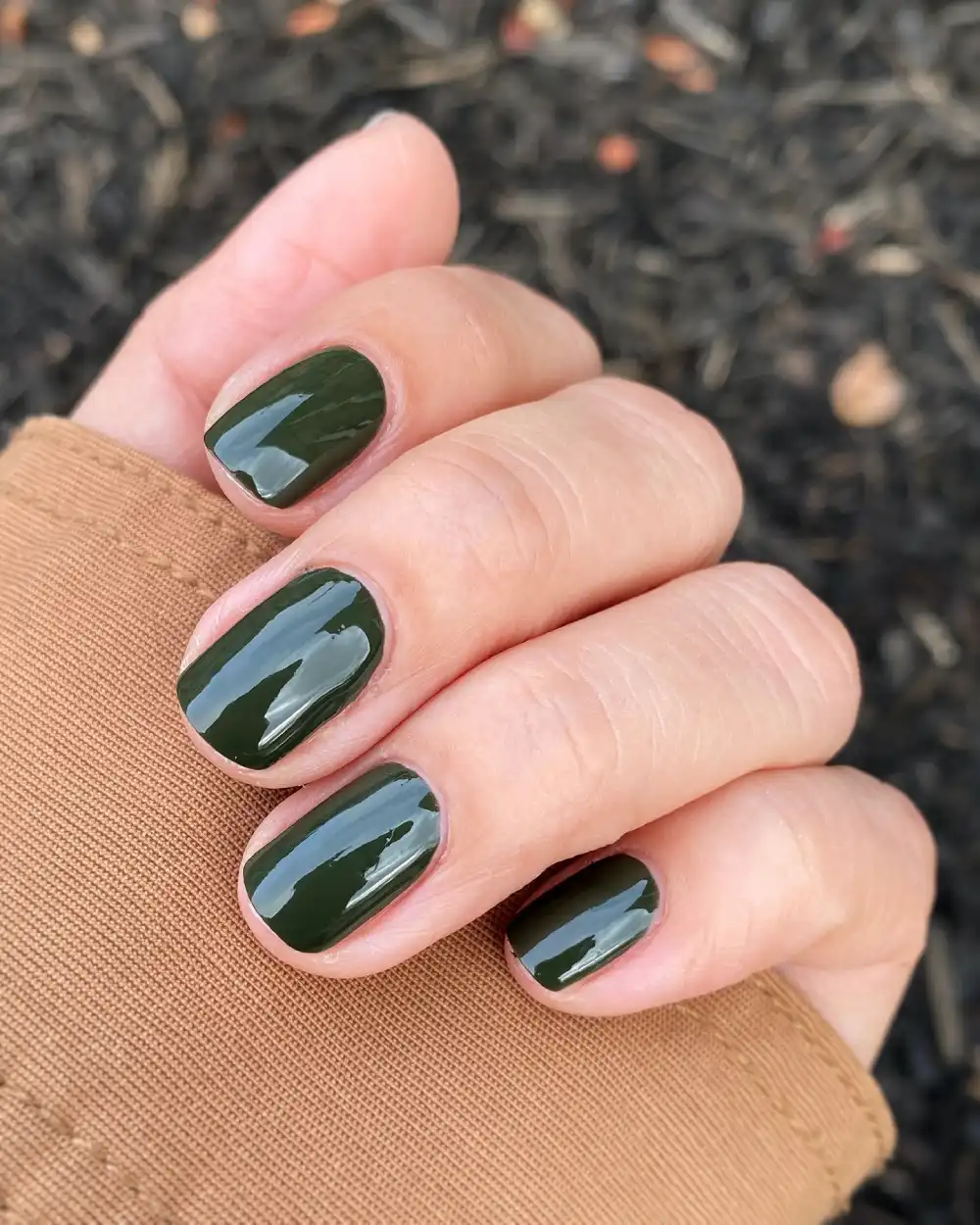 Dark green nails design