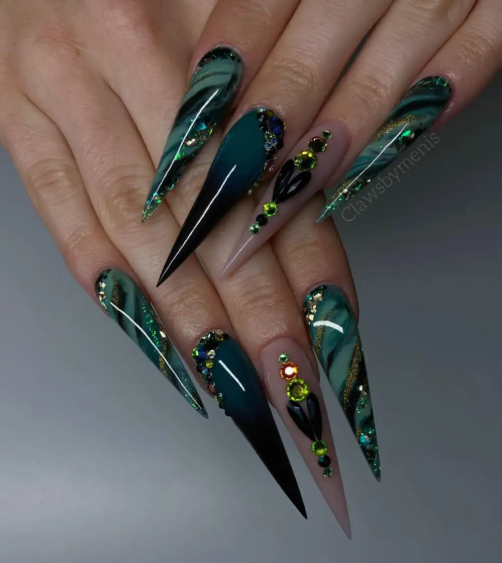 Dark green nails design