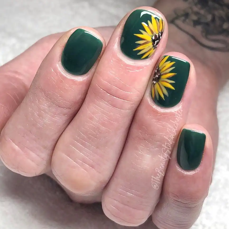 Dark green nails design