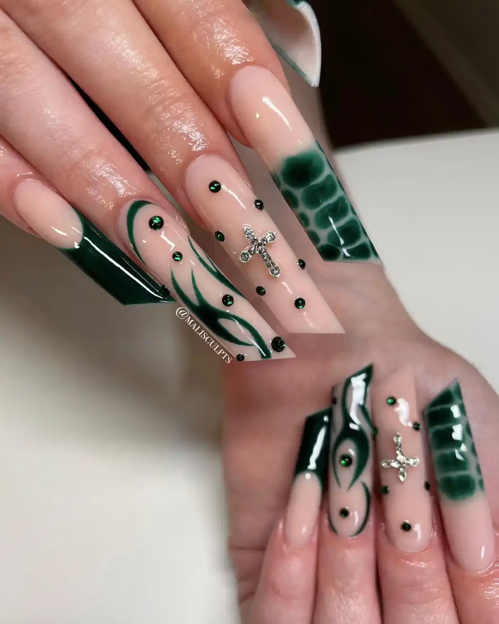 Dark green nails design