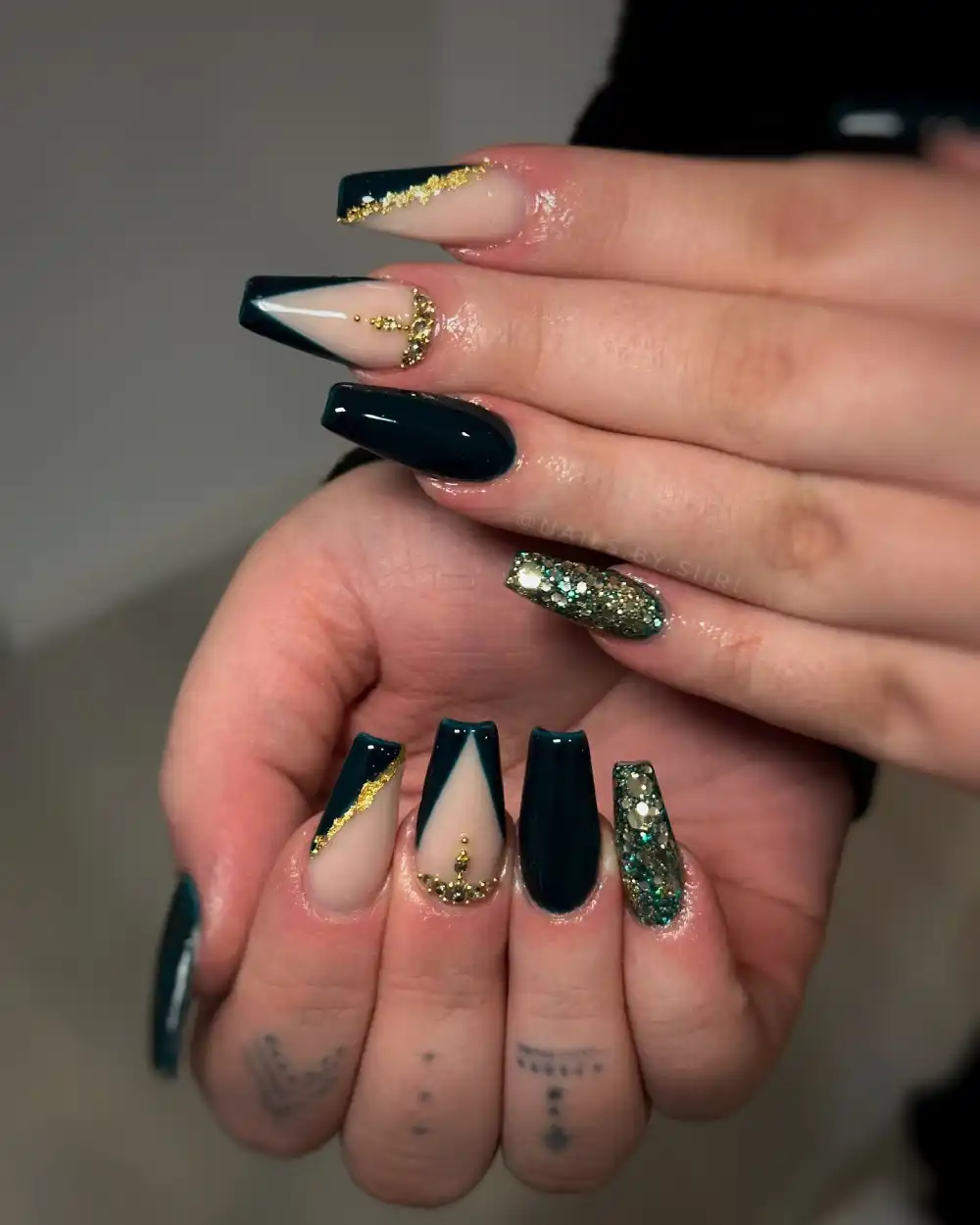 Dark green nails design