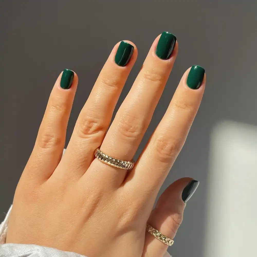 Dark green nails design