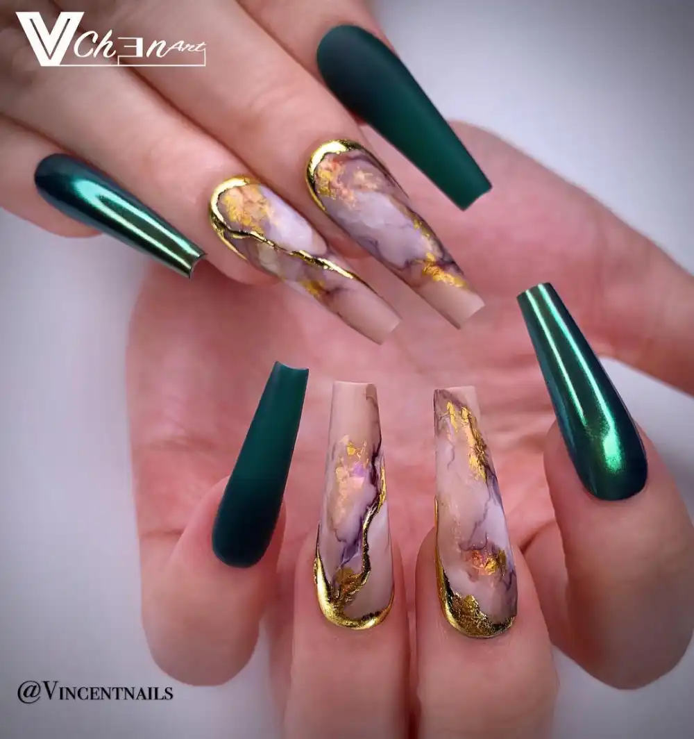 Dark green nails design