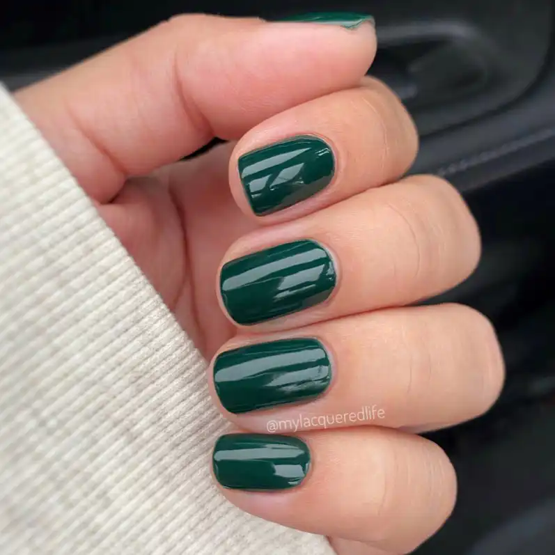 Dark green nails design