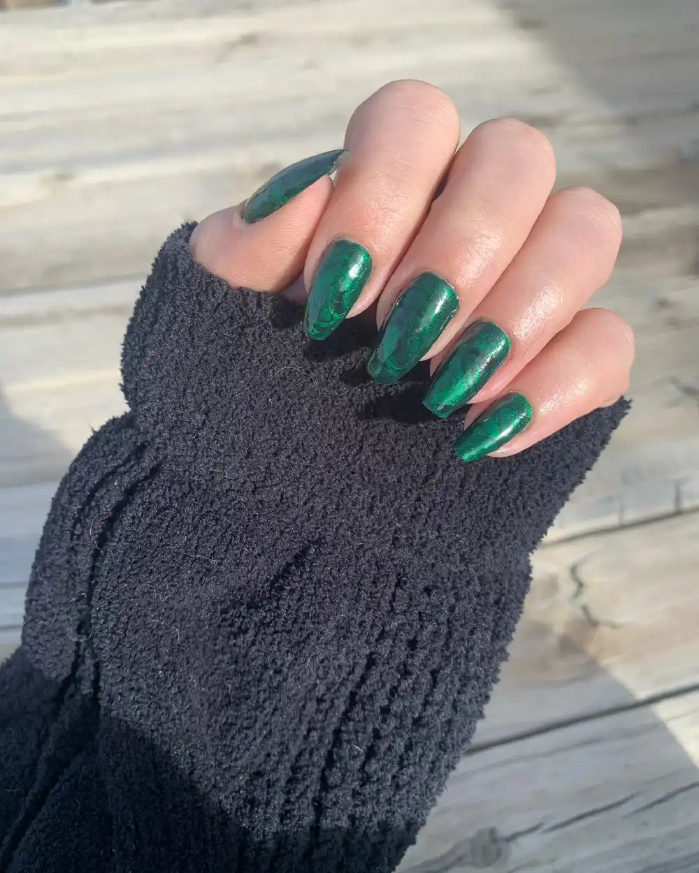 Dark green nails design