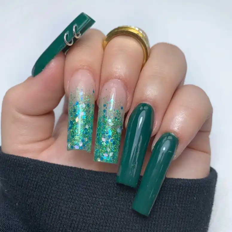 Dark green nails design