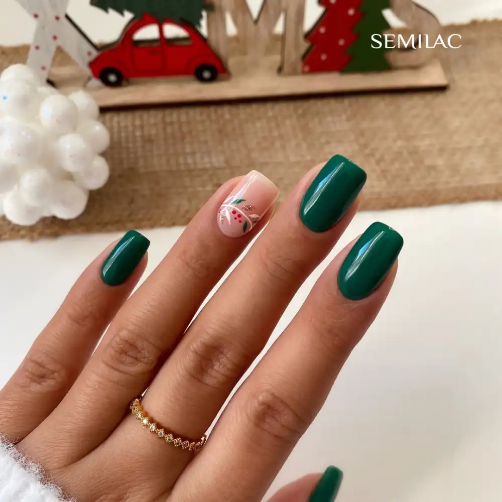 Dark green nails design