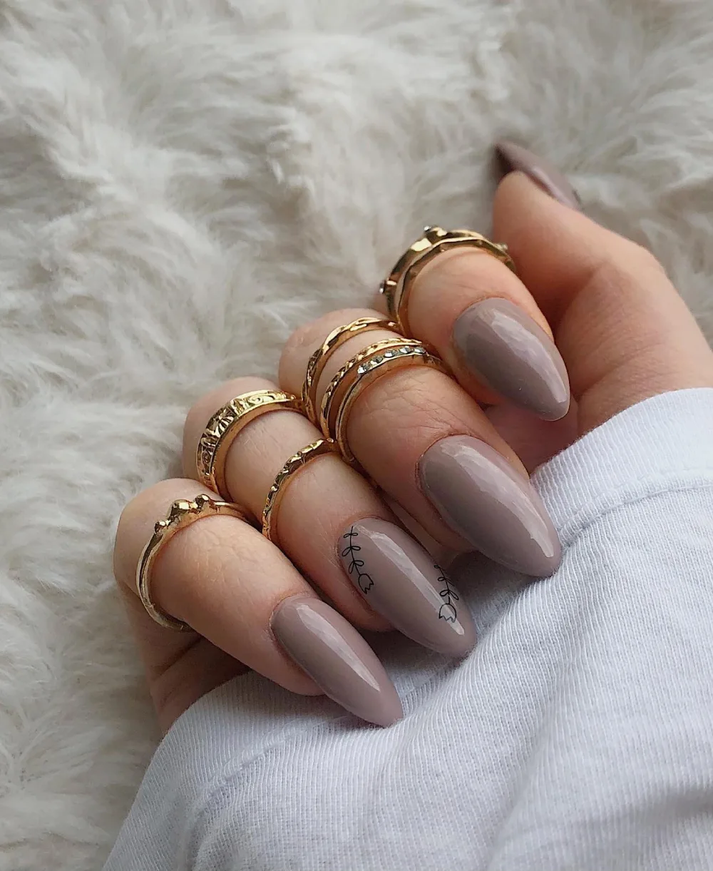 minimalist nails