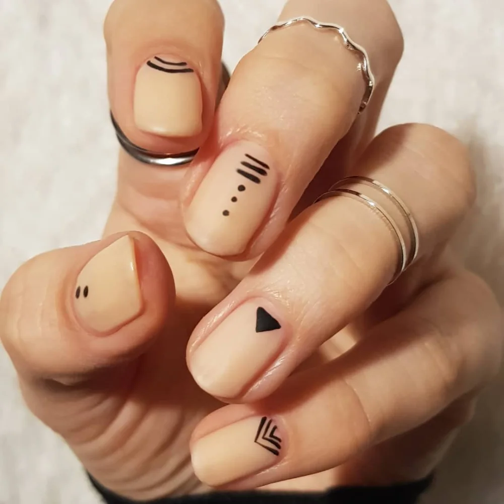 minimalist nails