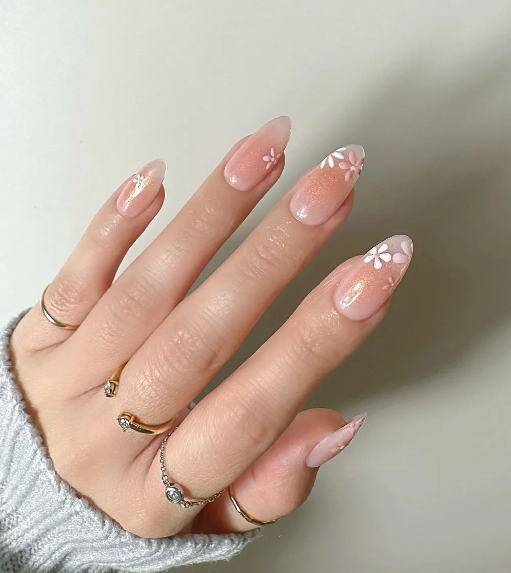 minimalist nails