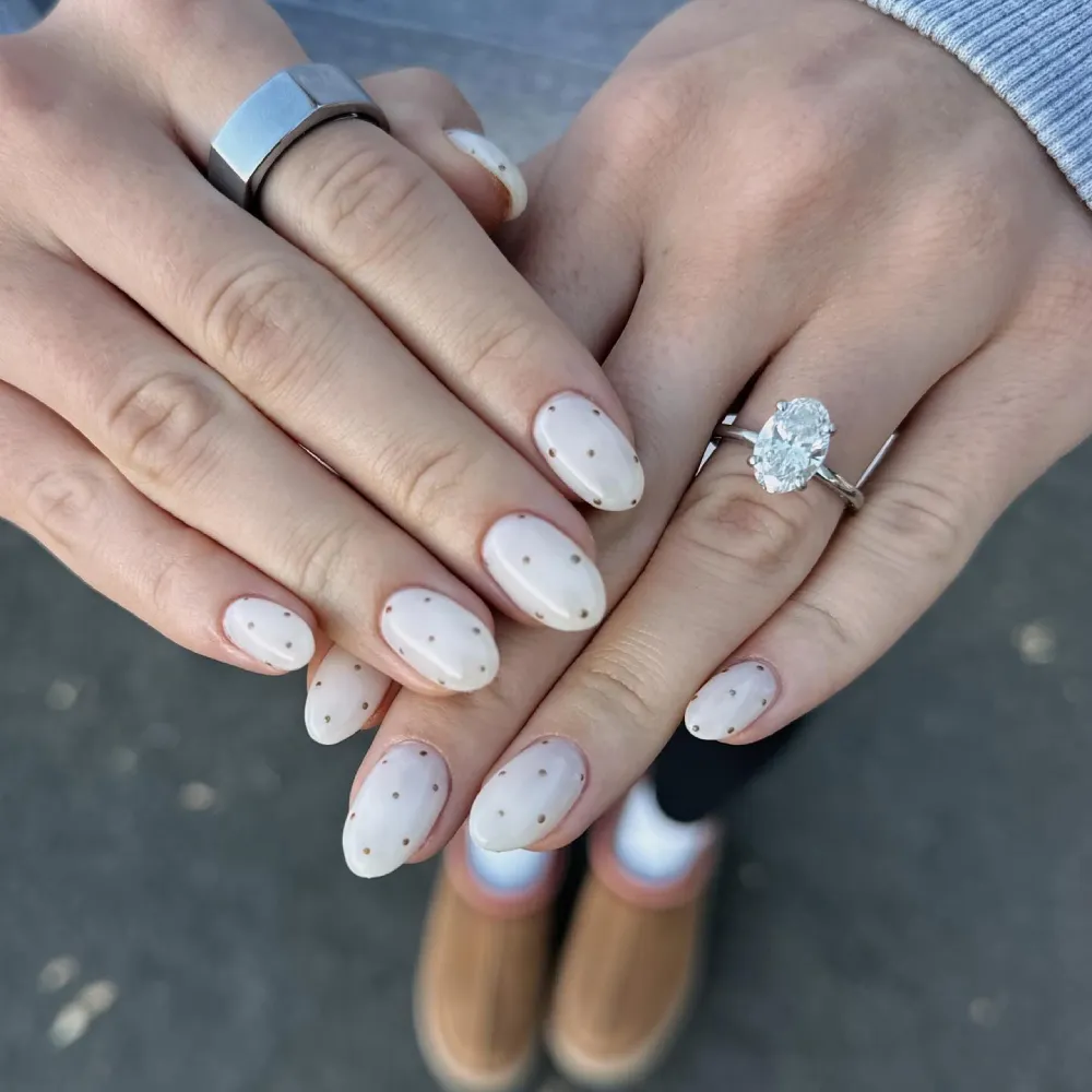 minimalist nails