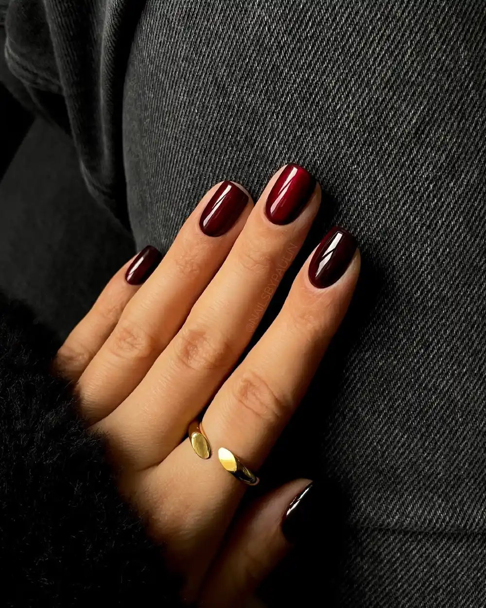 minimalist nails