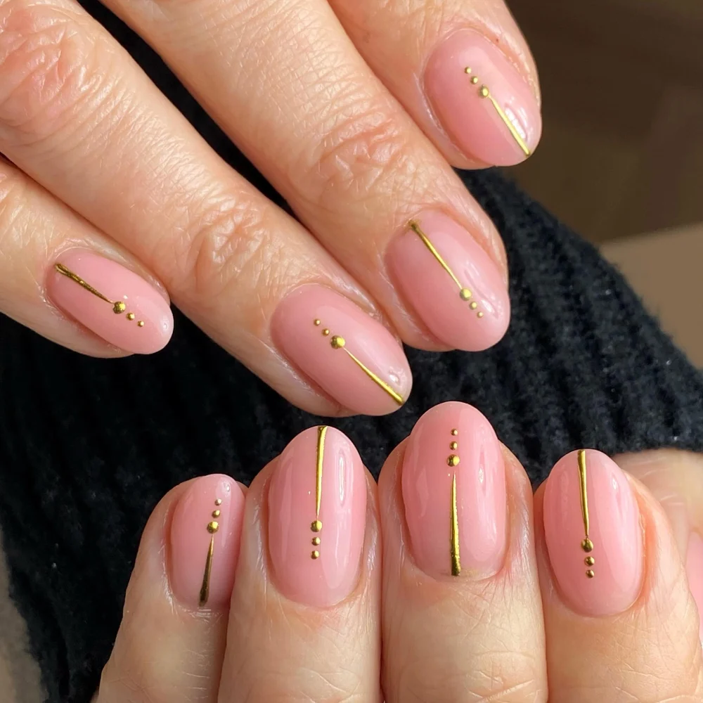 minimalist nails