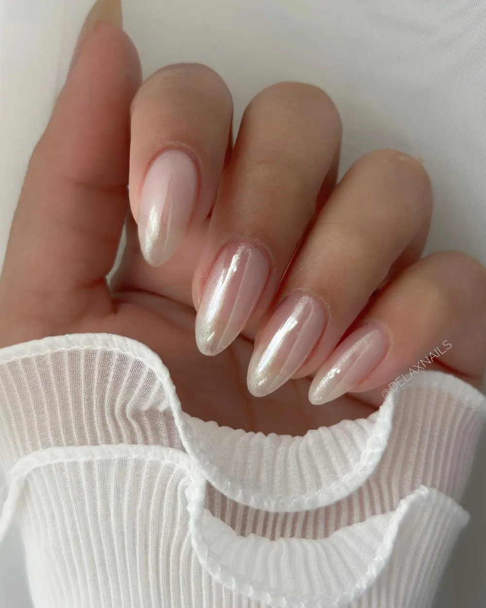 minimalist nails