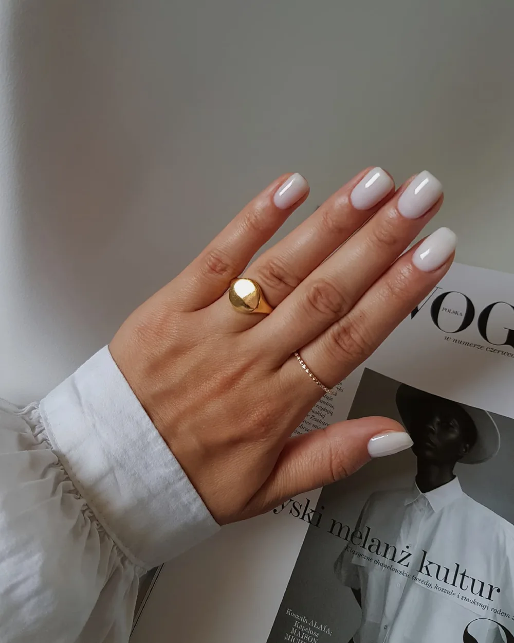 minimalist nails