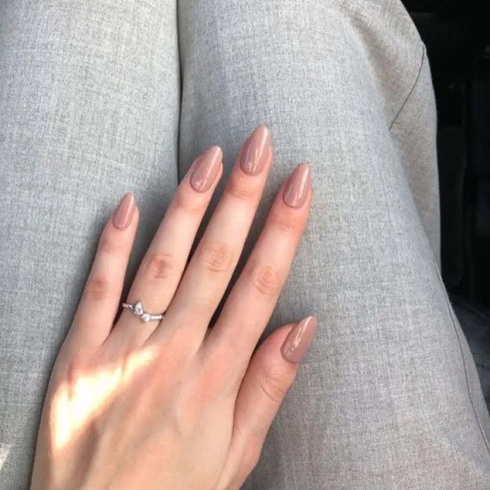 minimalist nails