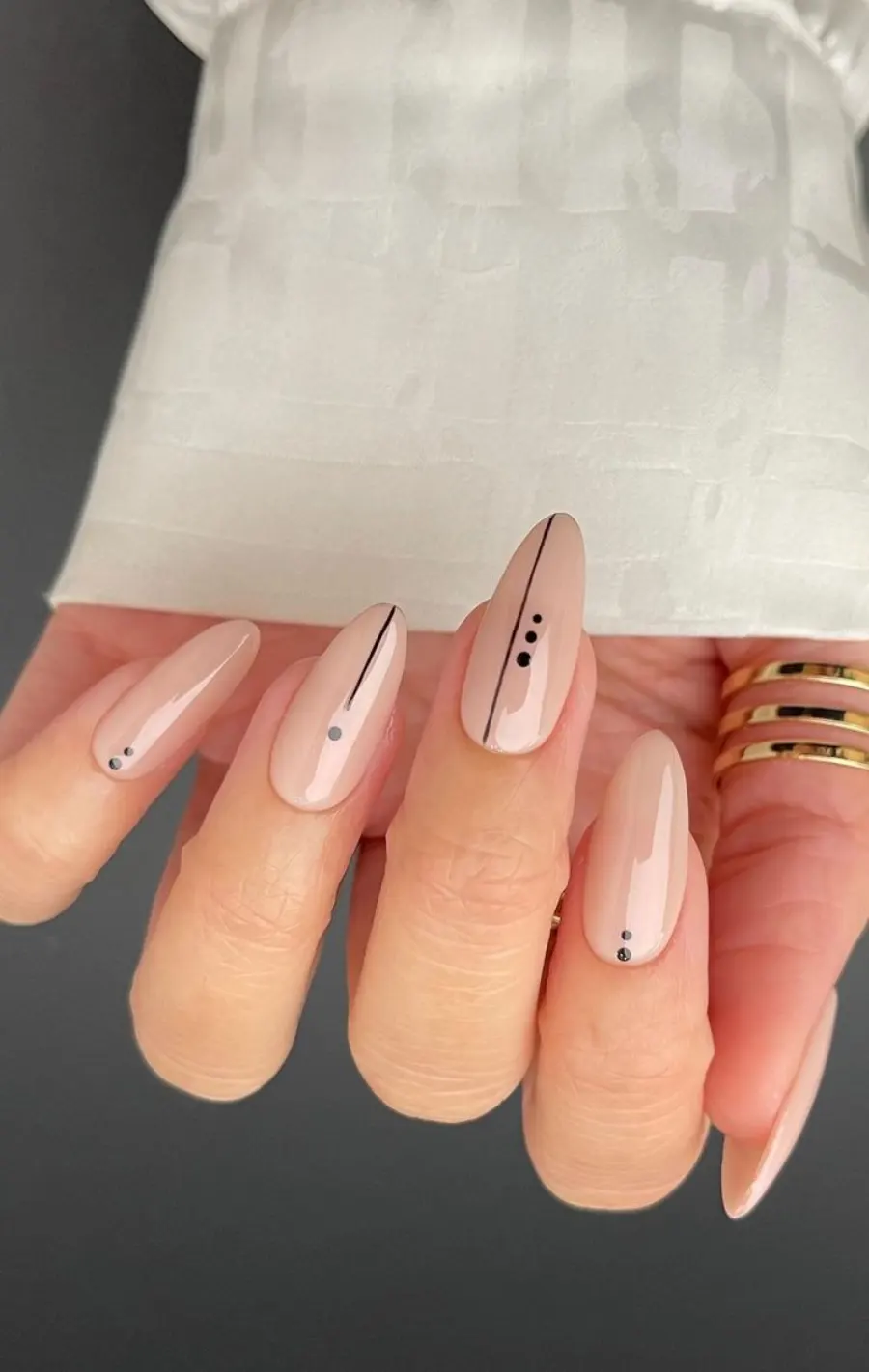 minimalist nails