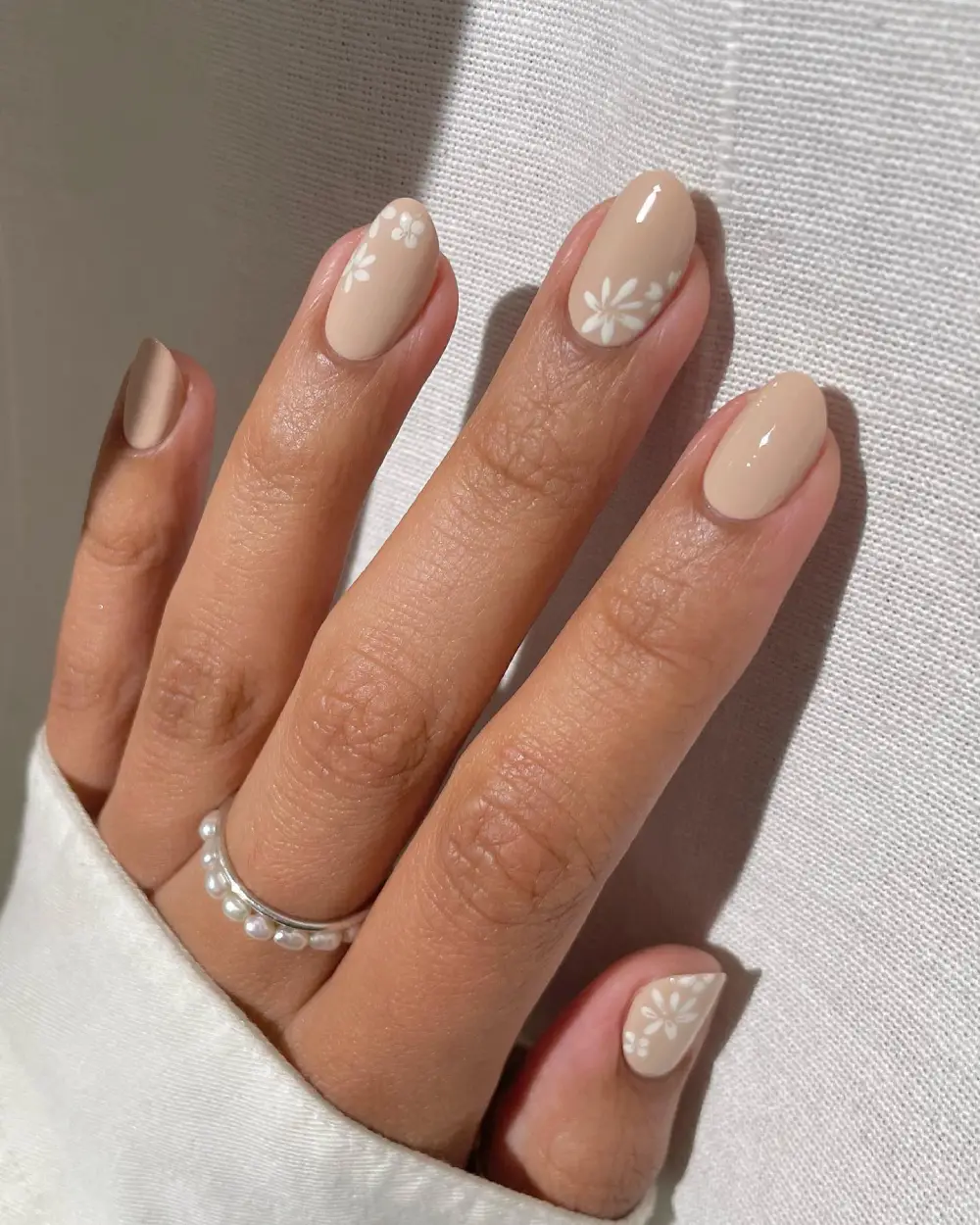 Neutral nails