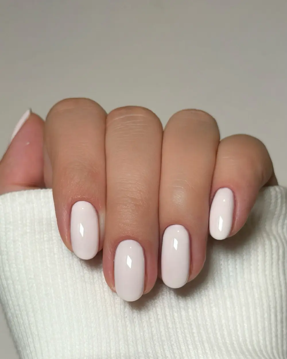 Neutral nails