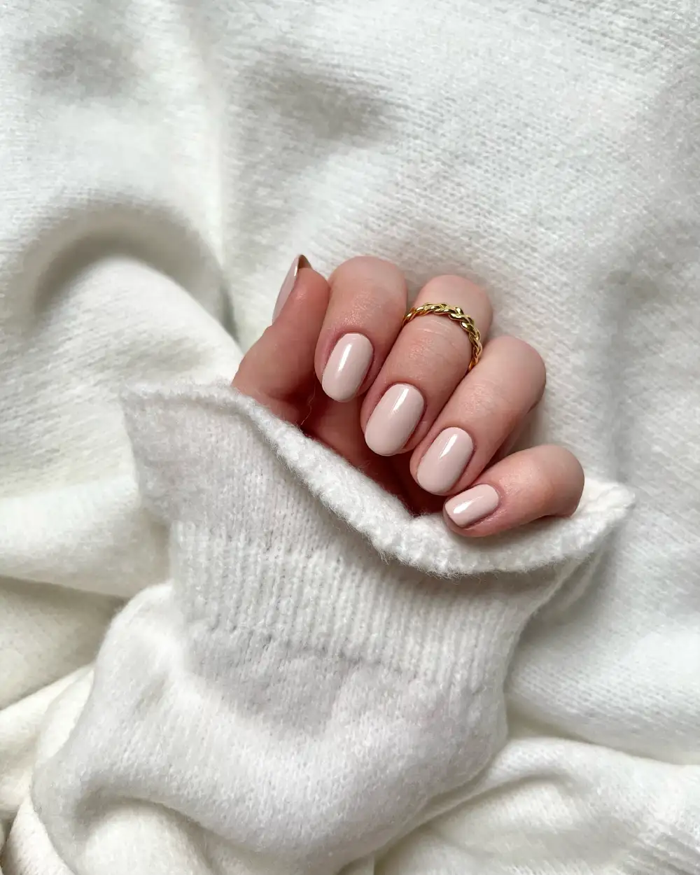 Neutral nails