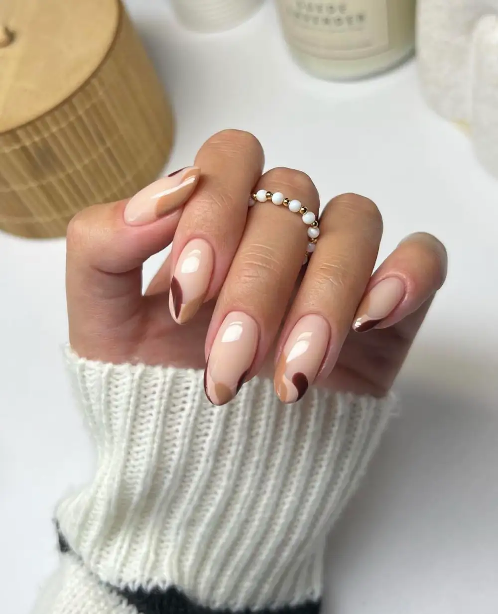 Neutral nails