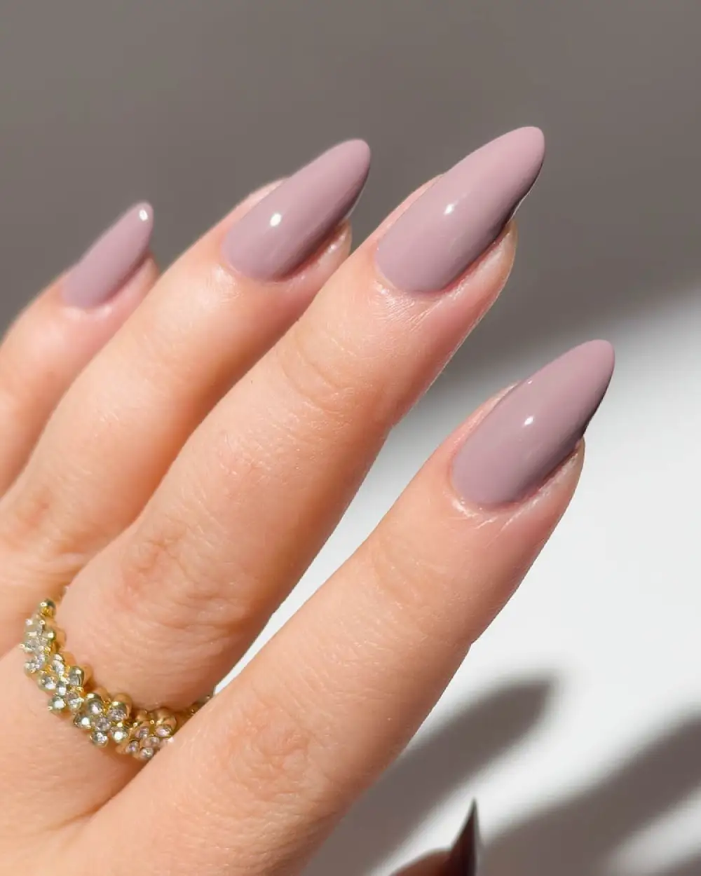 Neutral nails