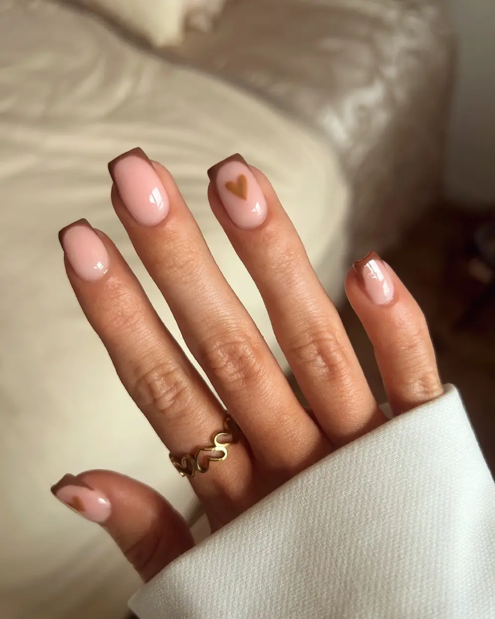 Neutral nails