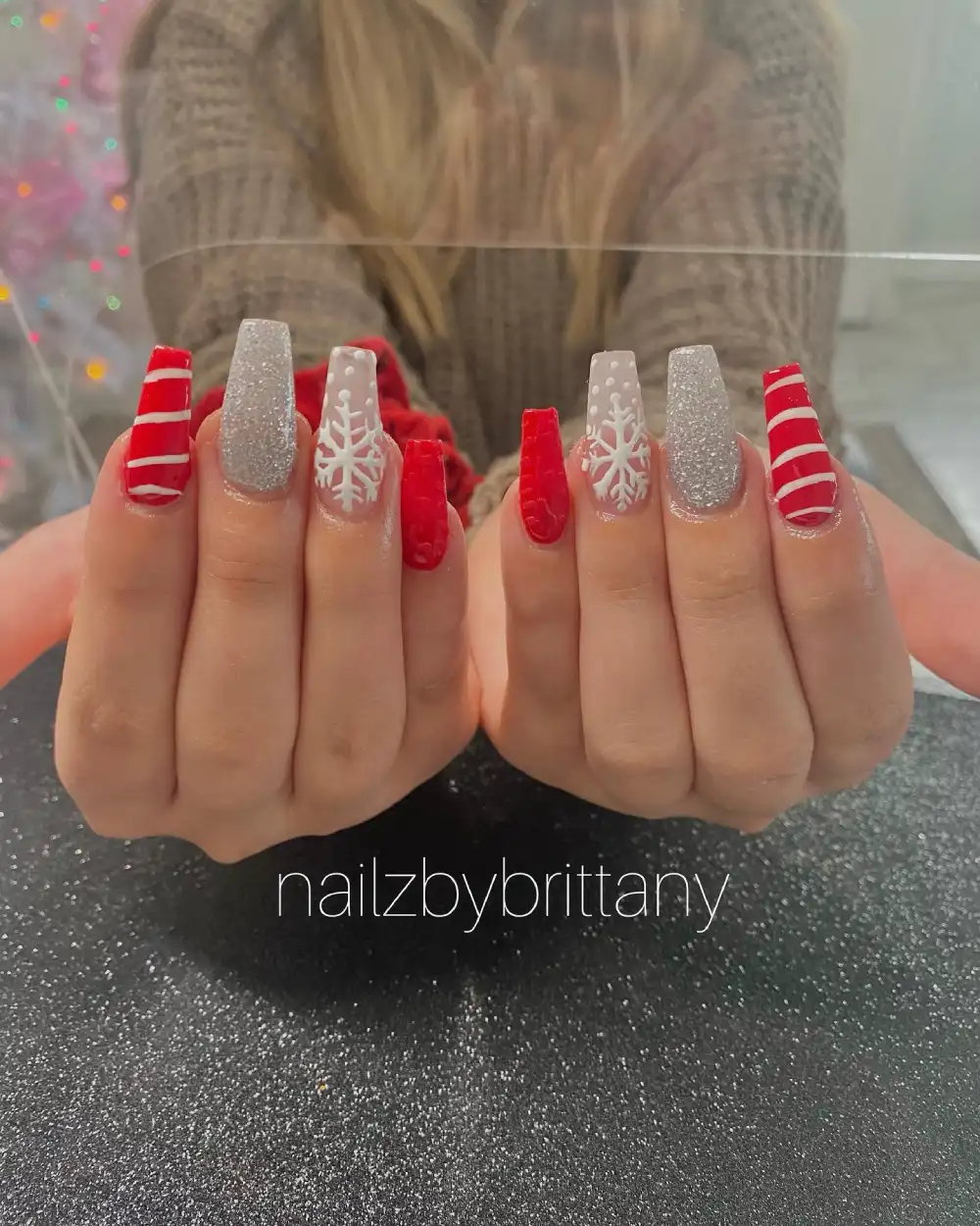 red and white christmas nails