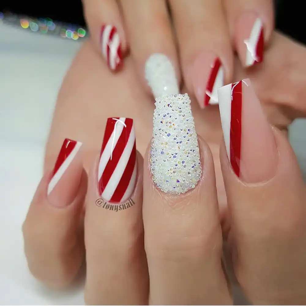 red and white christmas nails