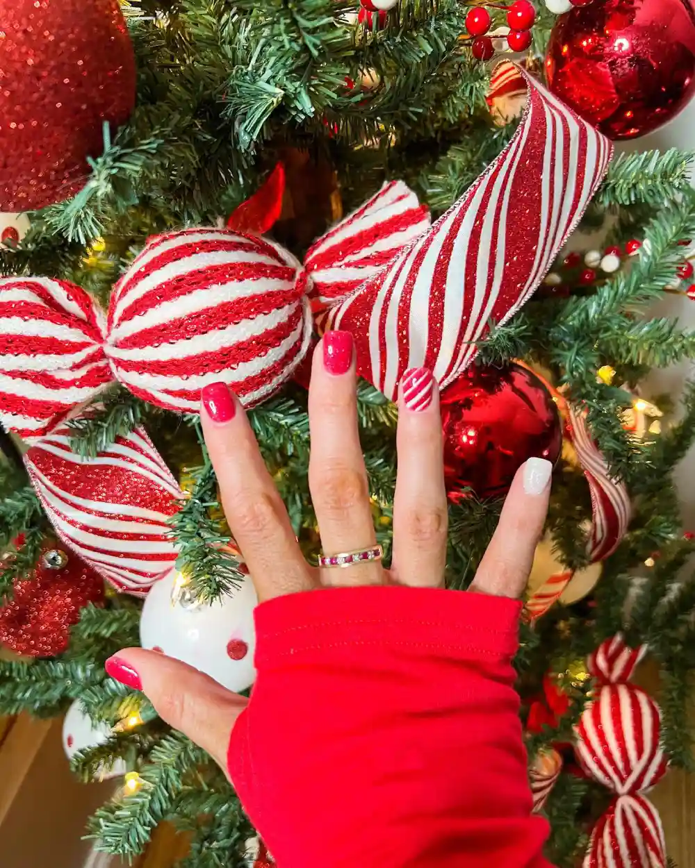 red and white christmas nails