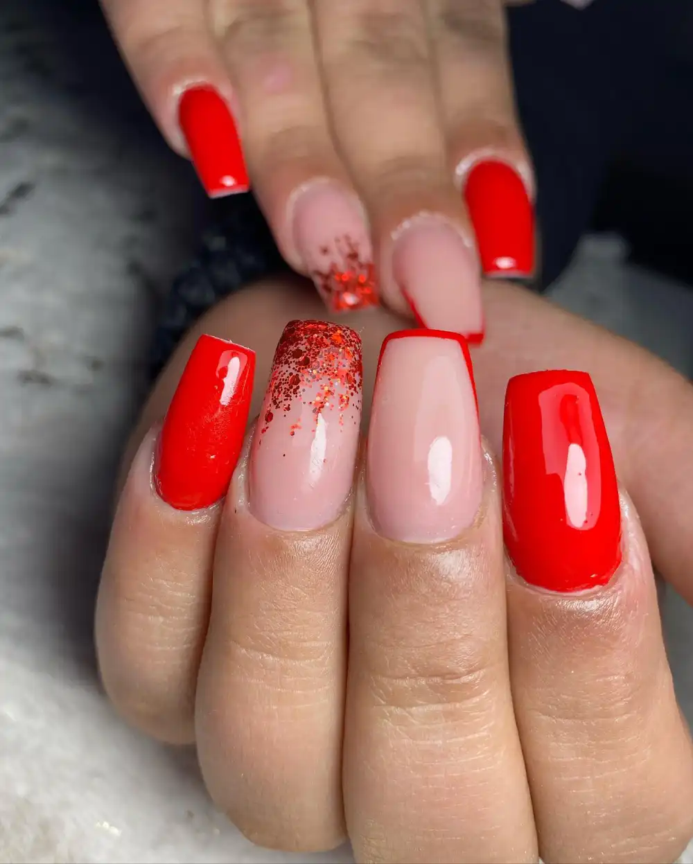 	Red nails	